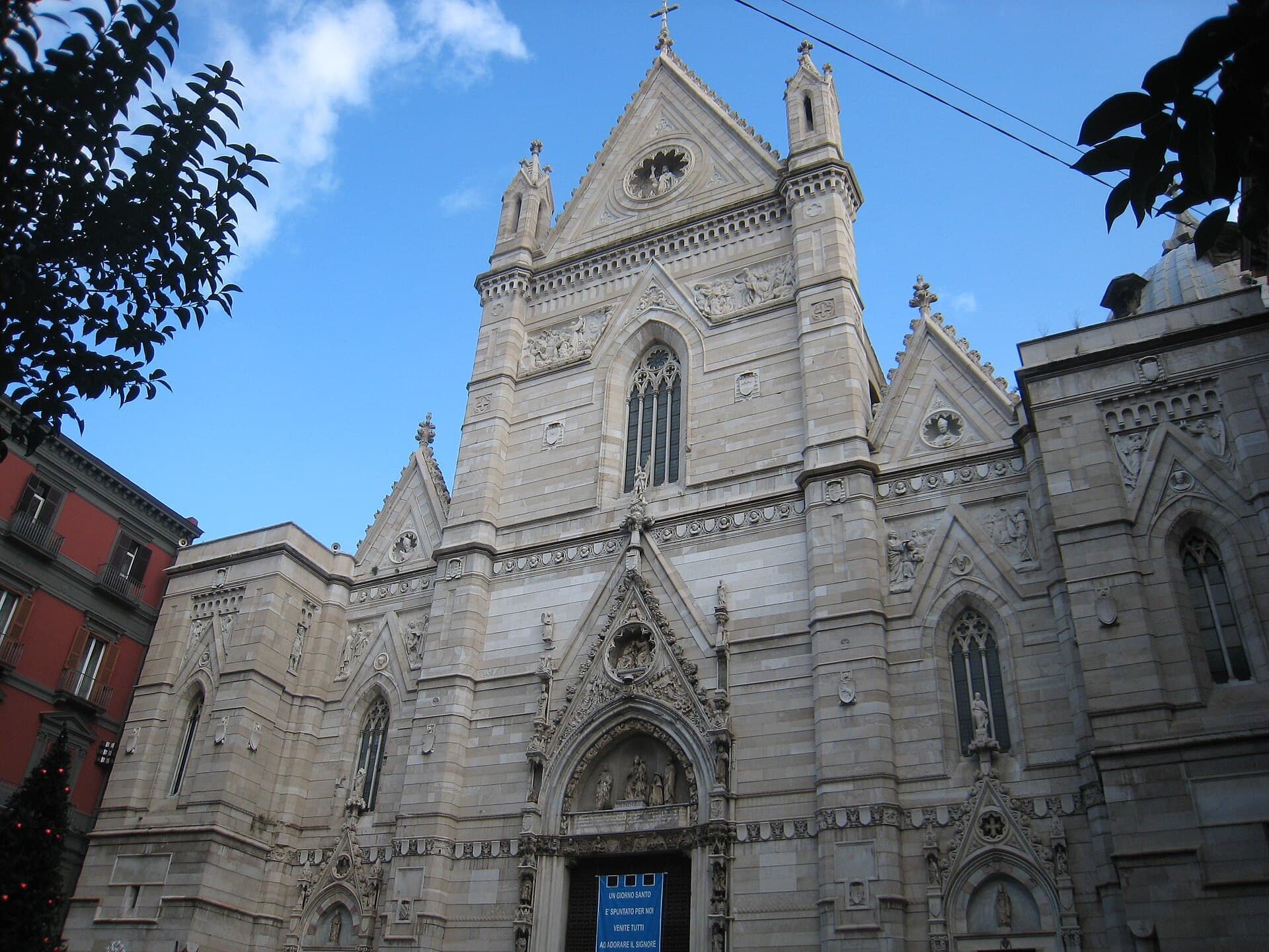 Naples Cathedral: The Pact With San Gennaro