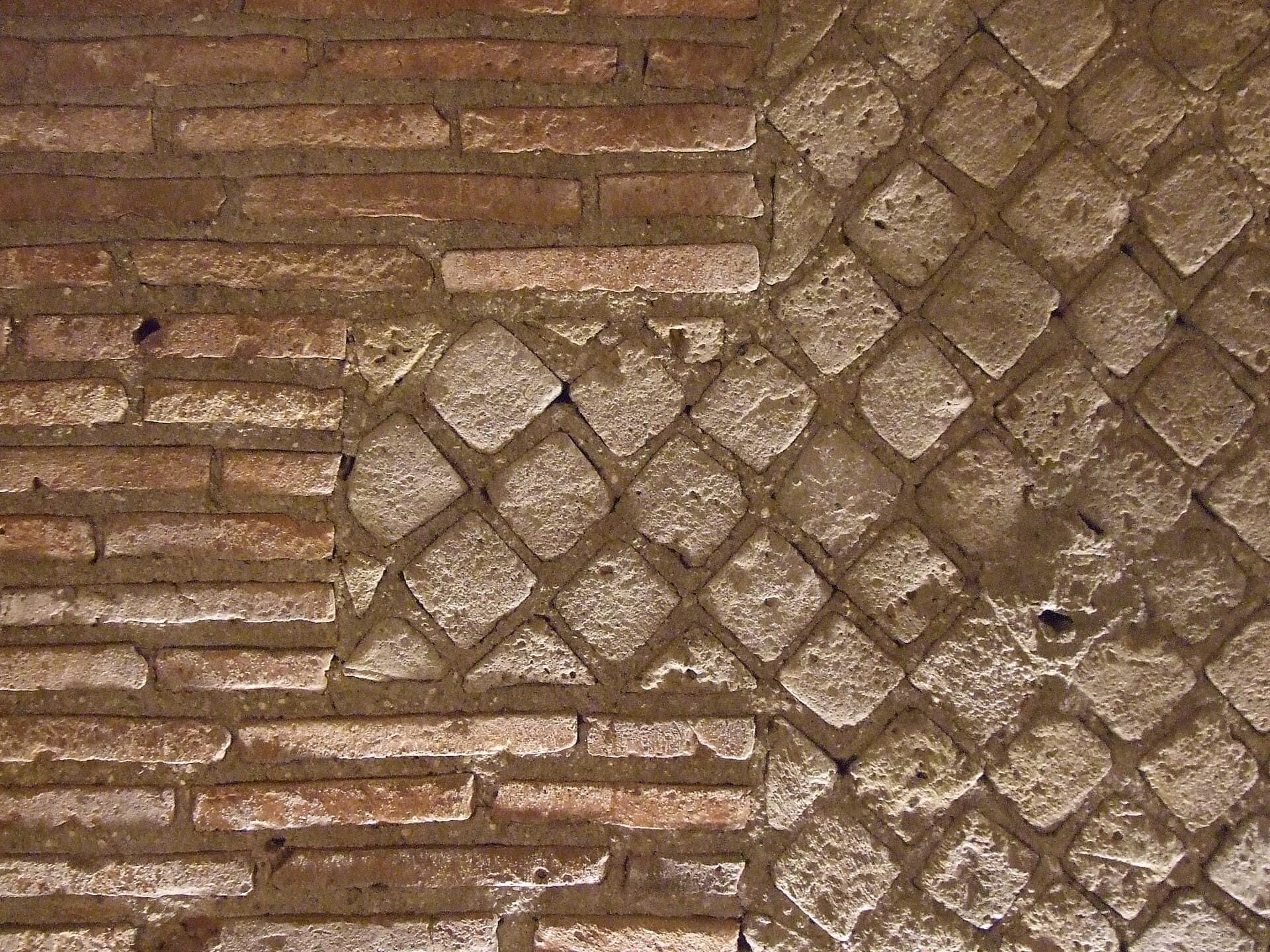 Via Anticaglia: The Roman Theatre's Arches