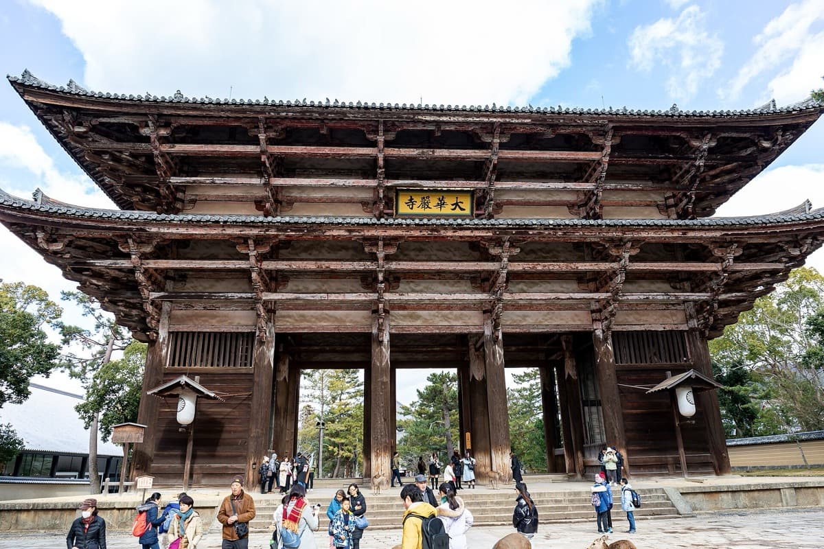 Nandaimon Great South Gate: Guardians Carved in Weeks