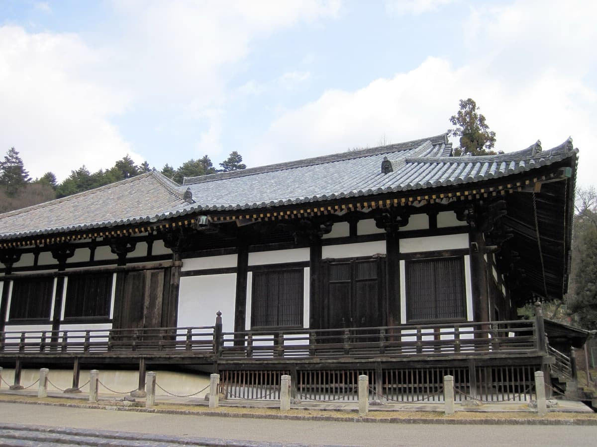Hokke-do (Sangatsu-do): The Hall That Simply Endured