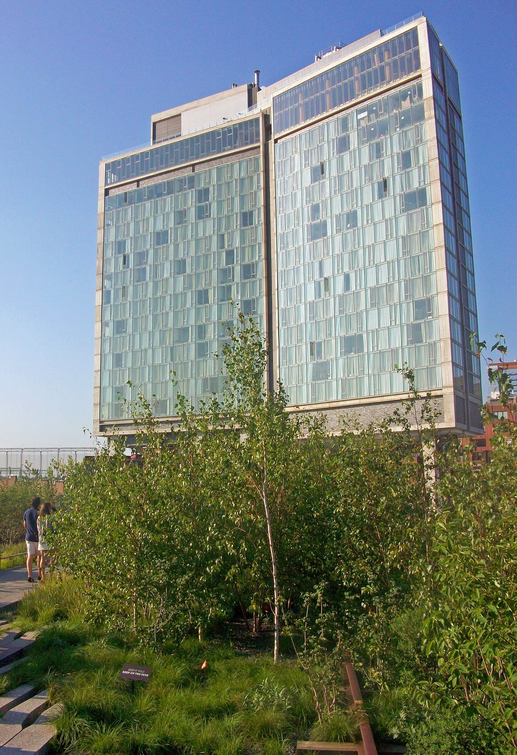 Fourteenth Street Sundeck: A Hotel on Legs
