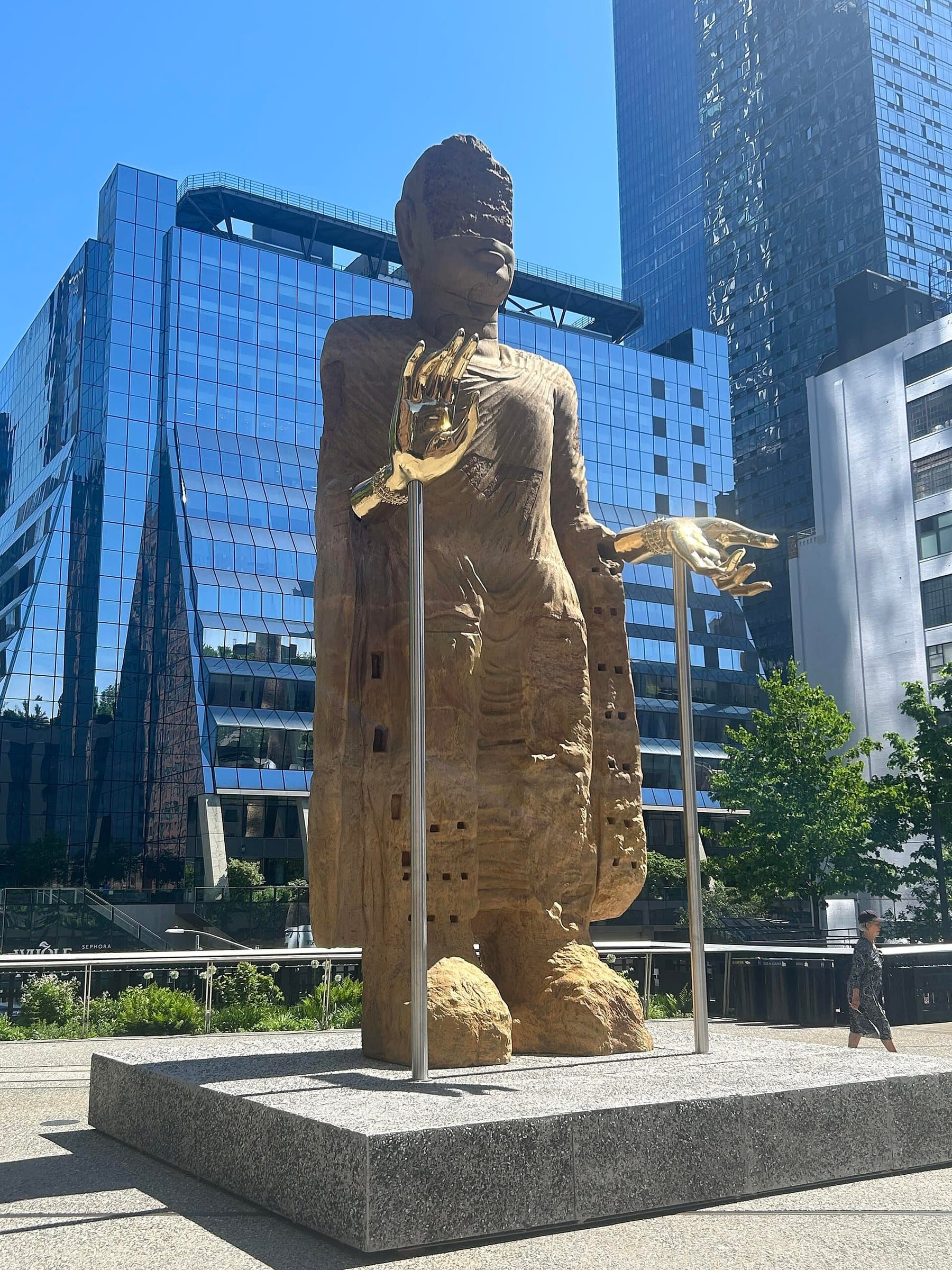 The Spur and the Plinth: Mail Line and Brass Hands