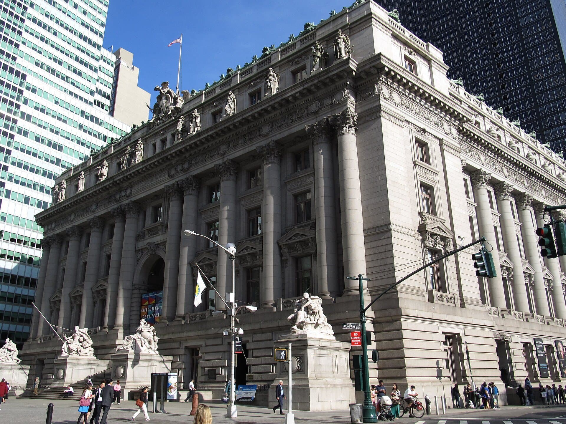 Bowling Green: New York's Oldest Park, a Melted King and a Bull Nobody Ordered
