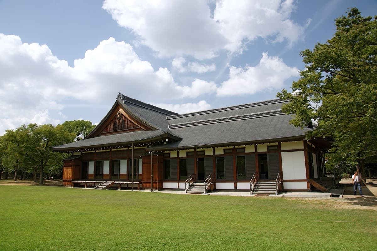 Nishinomaru Garden: The Tallest Walls in Japan