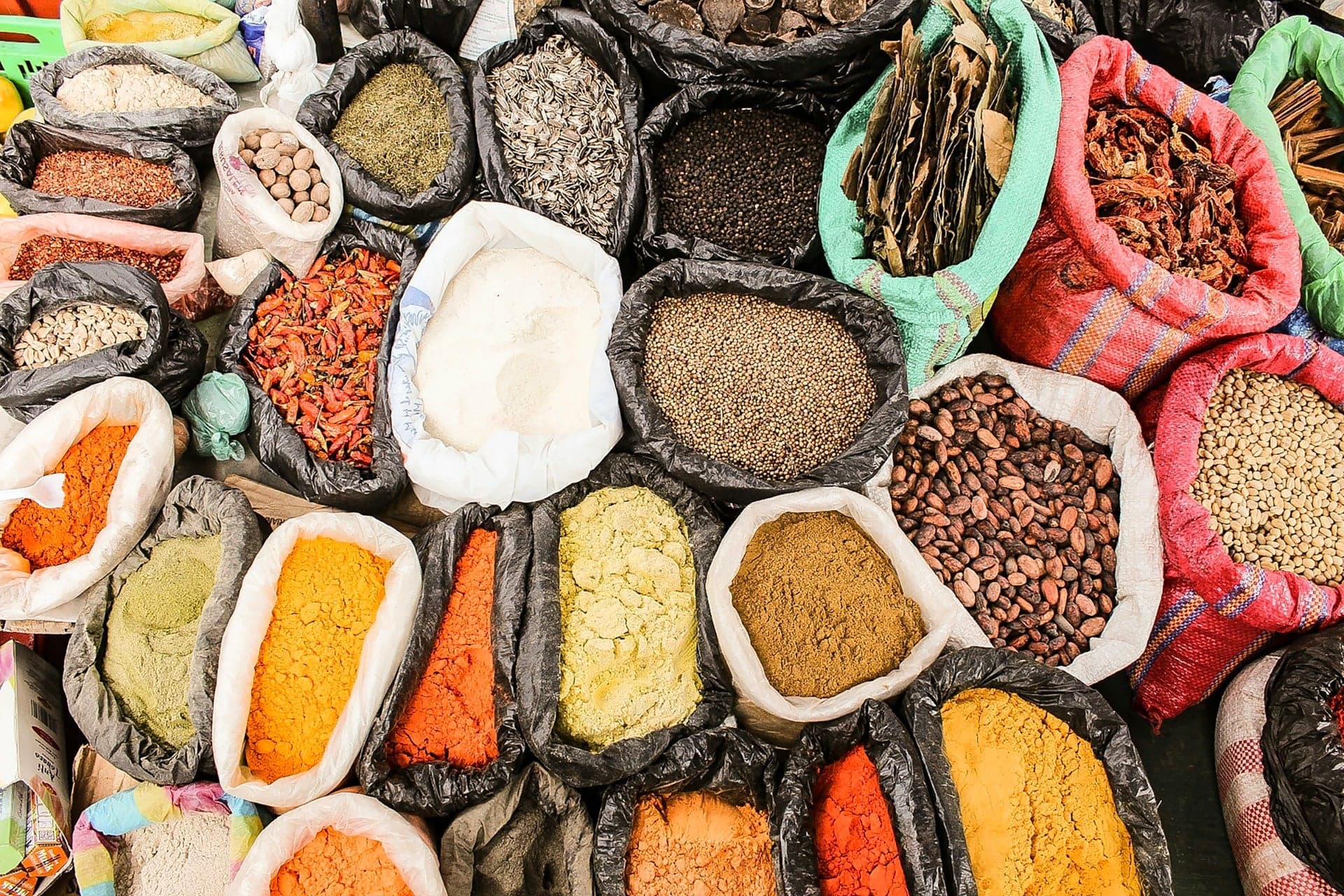Mercado 24 de Mayo: The Market Across the Ravine