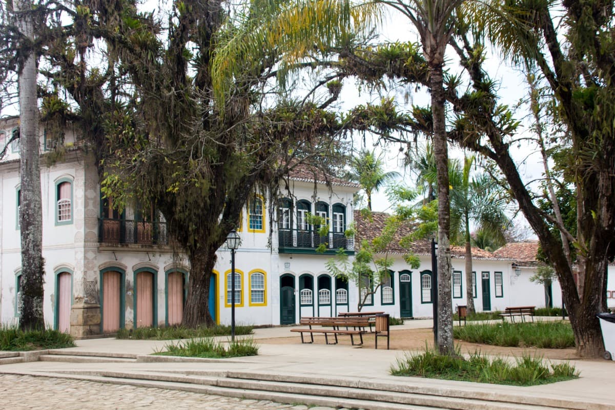 Praca da Matriz and the Colonial Sobrados