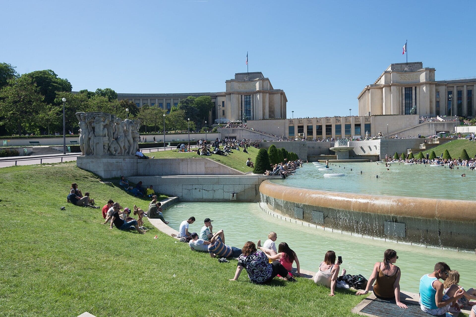 Trocadéro Gardens: Down to the River