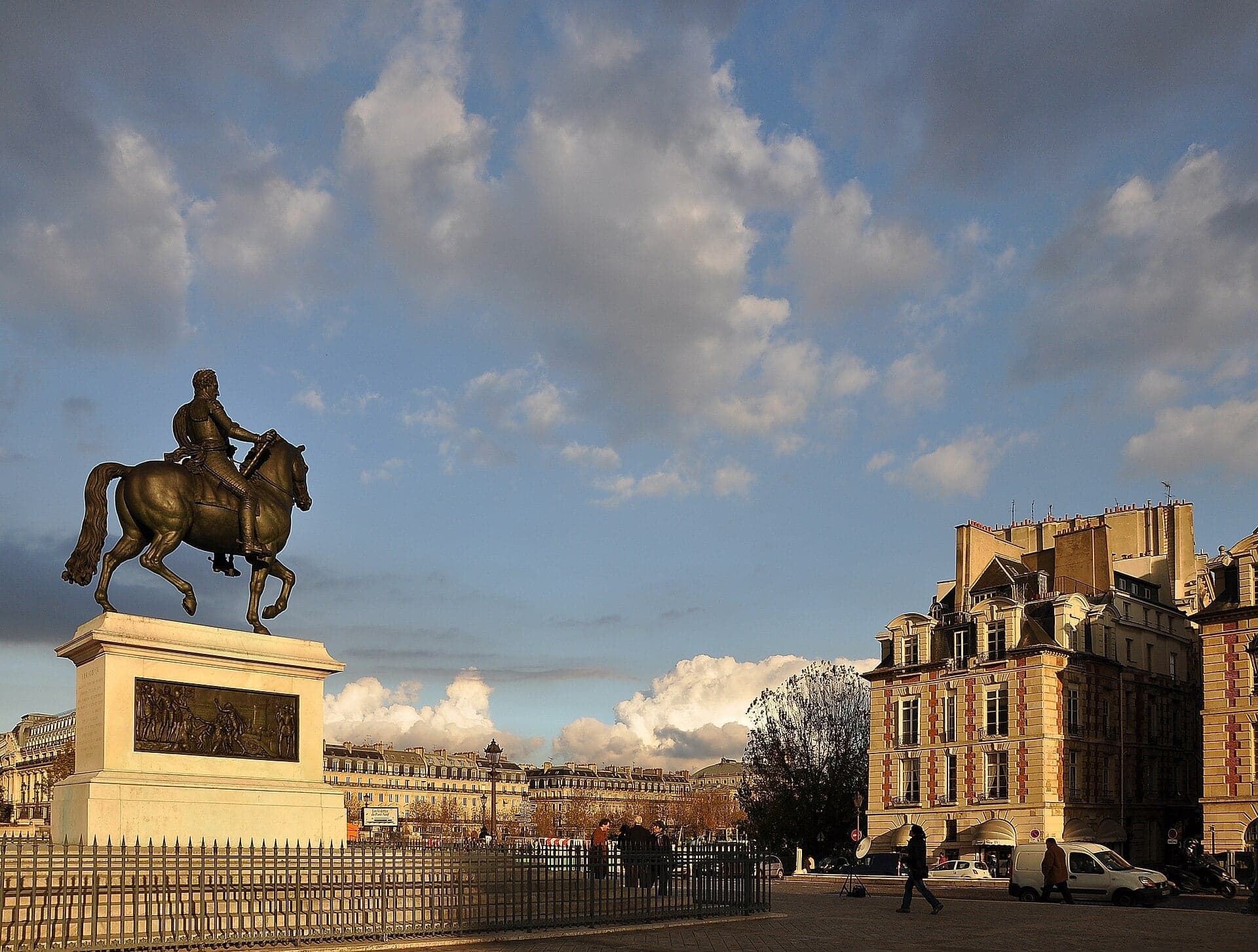 Pont Neuf and Henri IV: The Oldest New Bridge