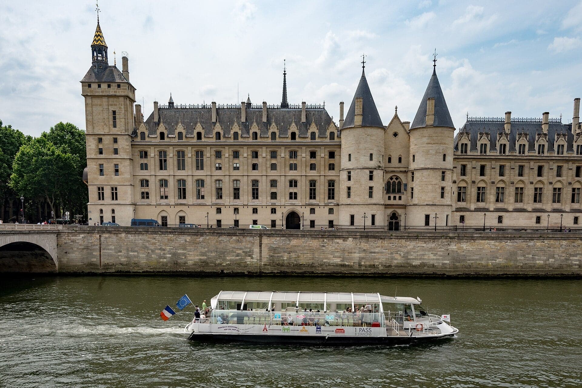 Quai de l'Horloge and the Conciergerie: A Palace Turned Prison