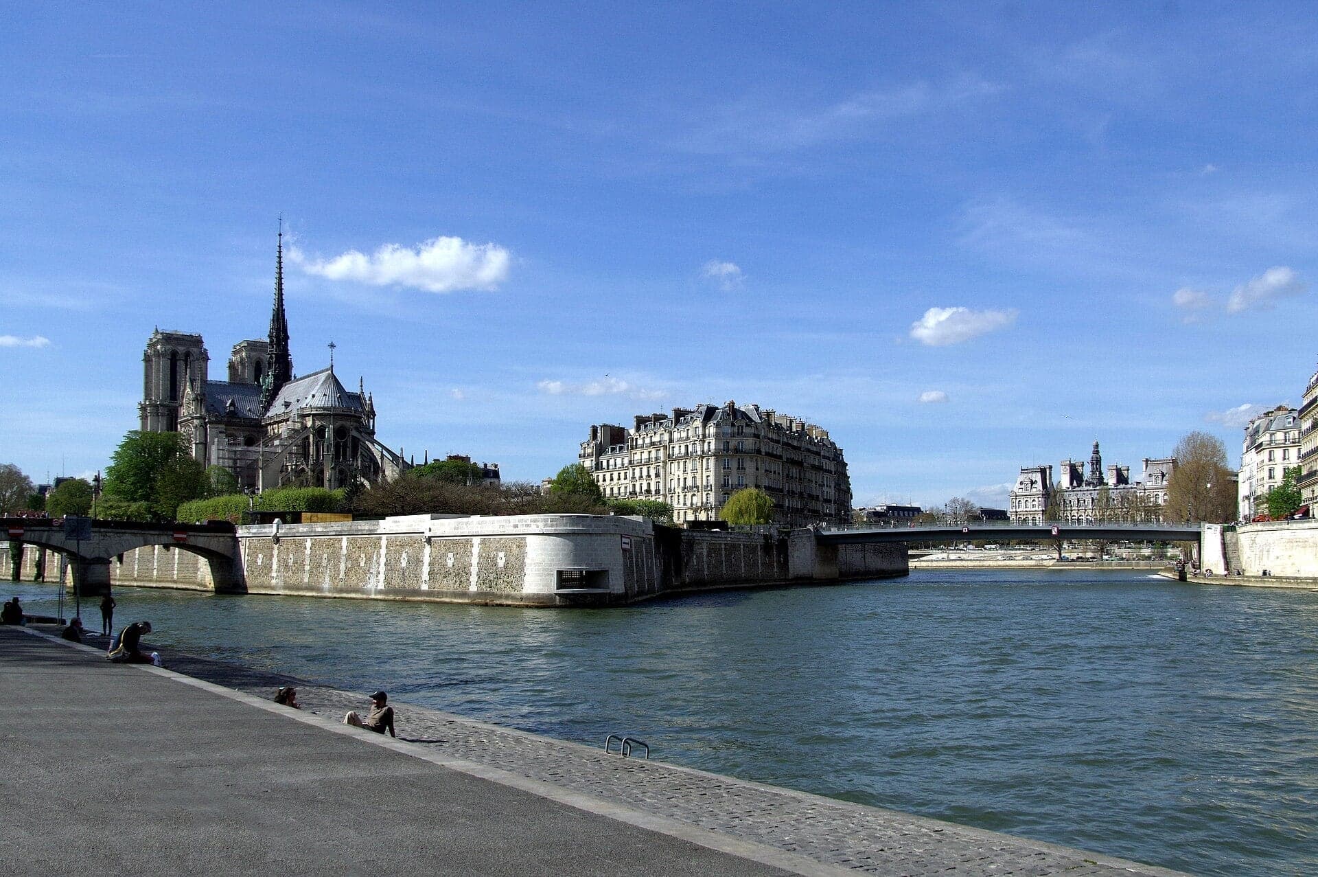 Pont Saint-Louis: The Cathedral from Behind
