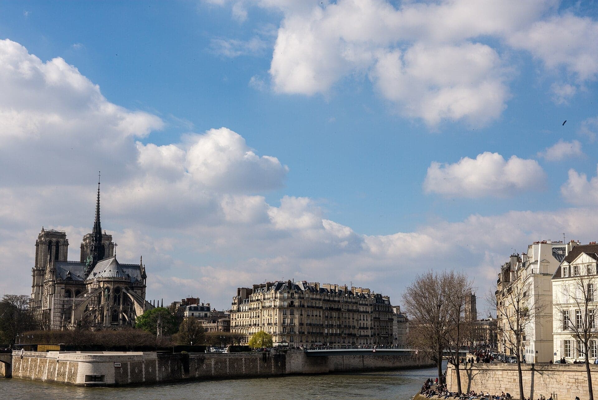 Pont Saint-Louis: The Cathedral from Behind