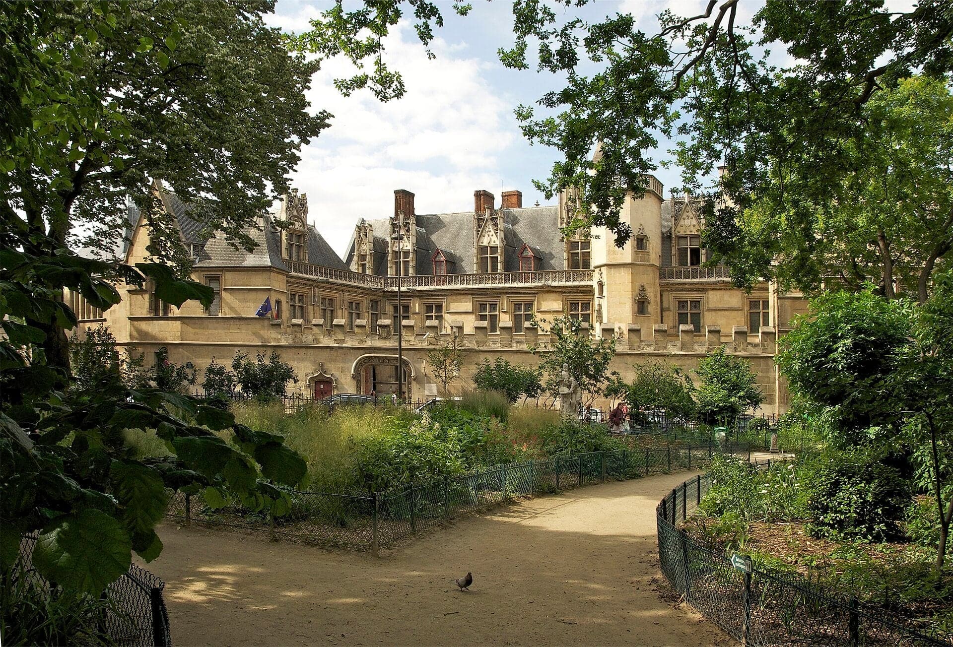 Musée de Cluny: Roman Baths and an Abbots' House