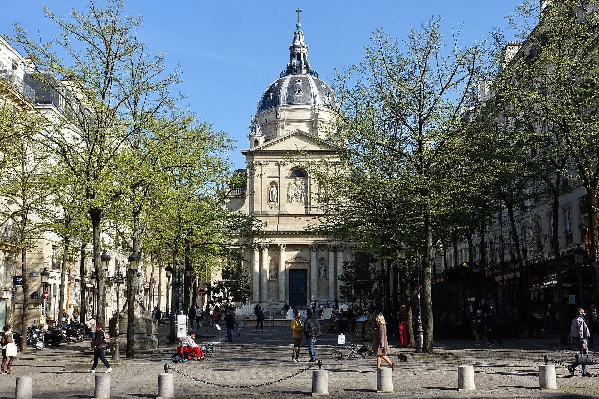 Place de la Sorbonne: Richelieu's Domed Chapel