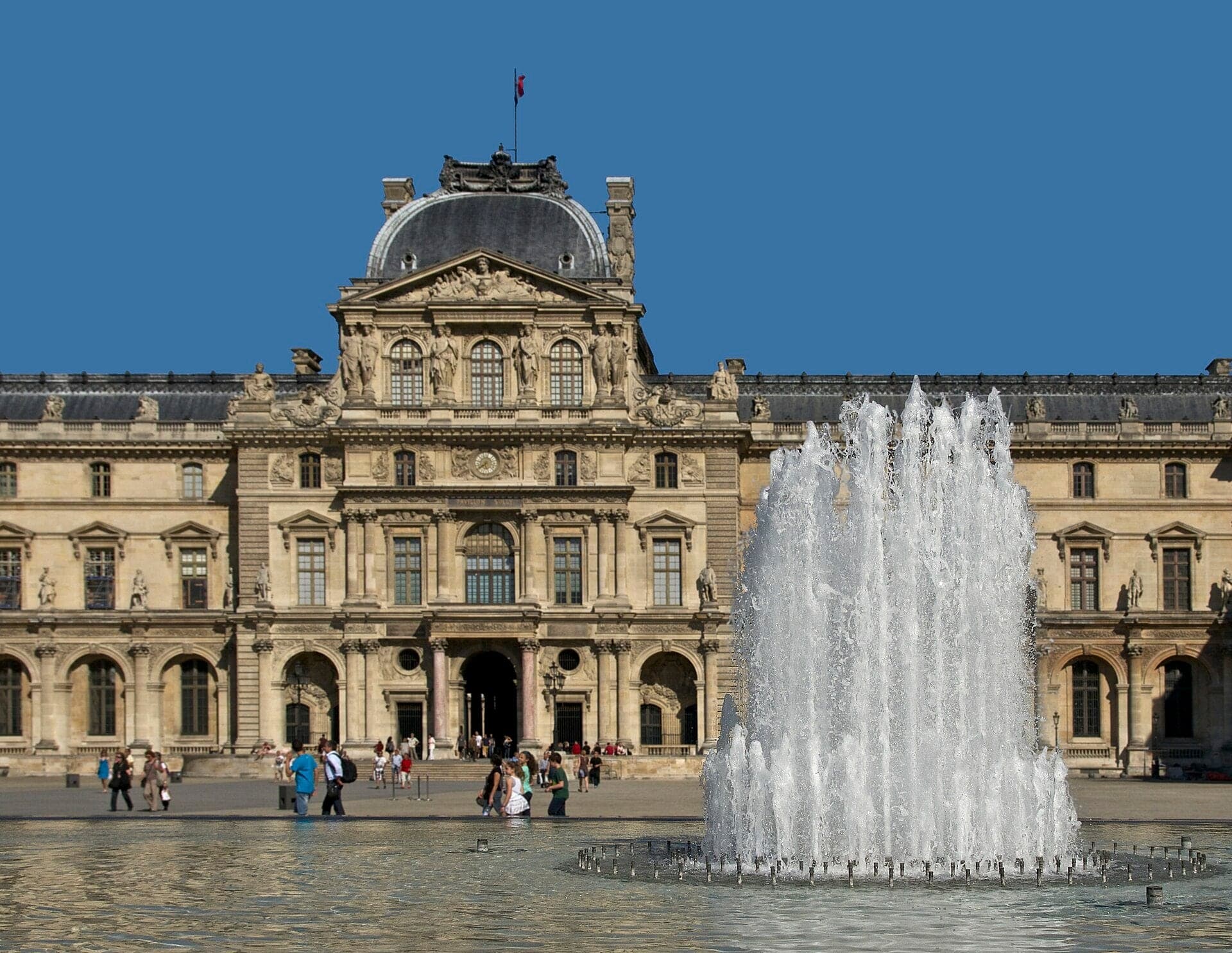 The Pyramid: Glass in the Cour Napoléon