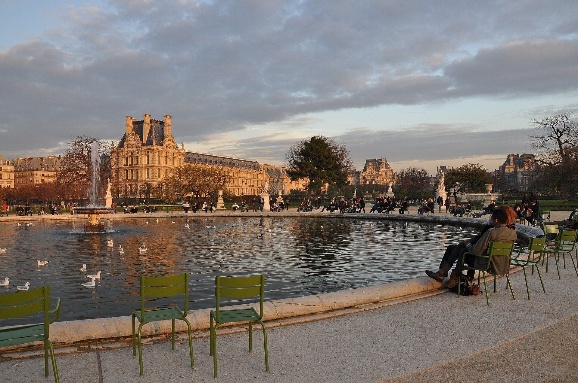 Grand Bassin Rond: Standing on the Line