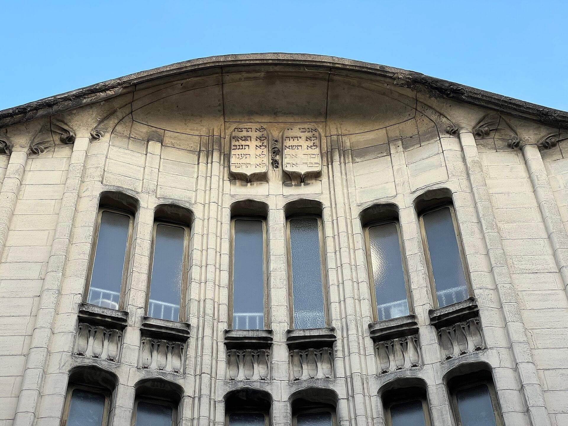 Rue Pavée Synagogue: Hector Guimard's Curving Front
