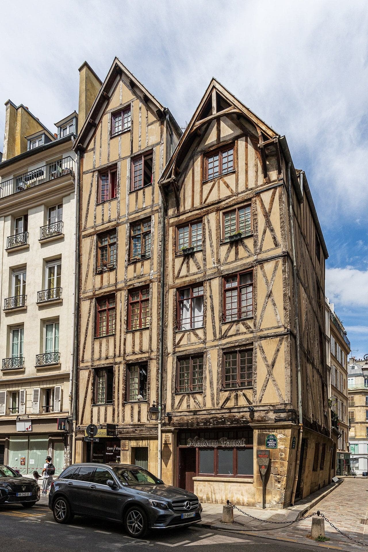 Rue François-Miron: Two Timber Houses Uncovered