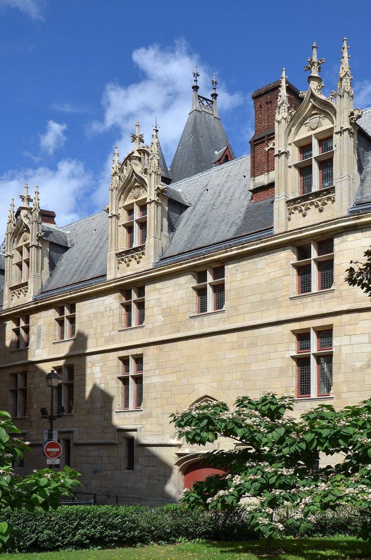 Hôtel de Sens: An Archbishop's Medieval Mansion
