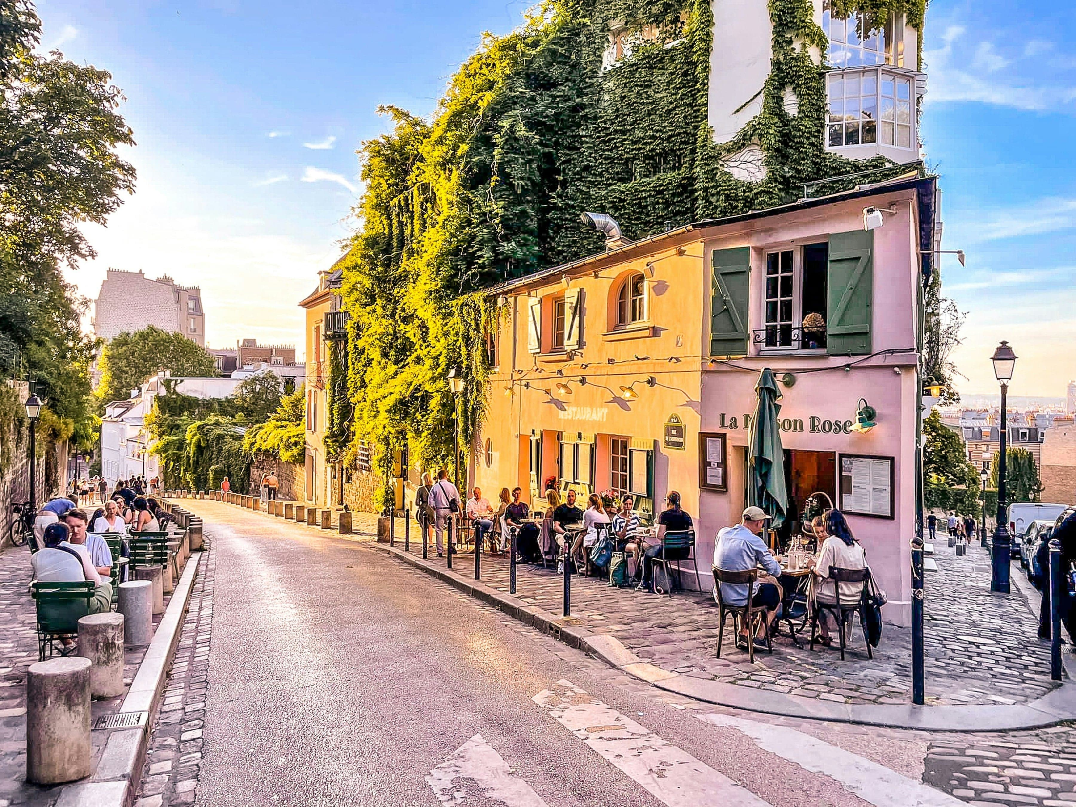 Montmartre and Sacré-Cœur: Windmills, Vines and White Stone