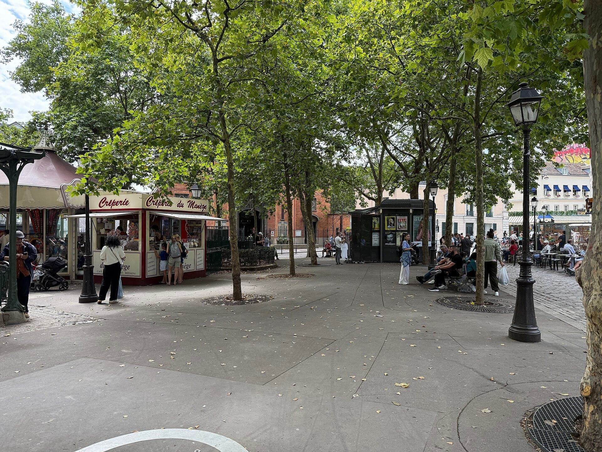Place des Abbesses: The Entrance That Moved