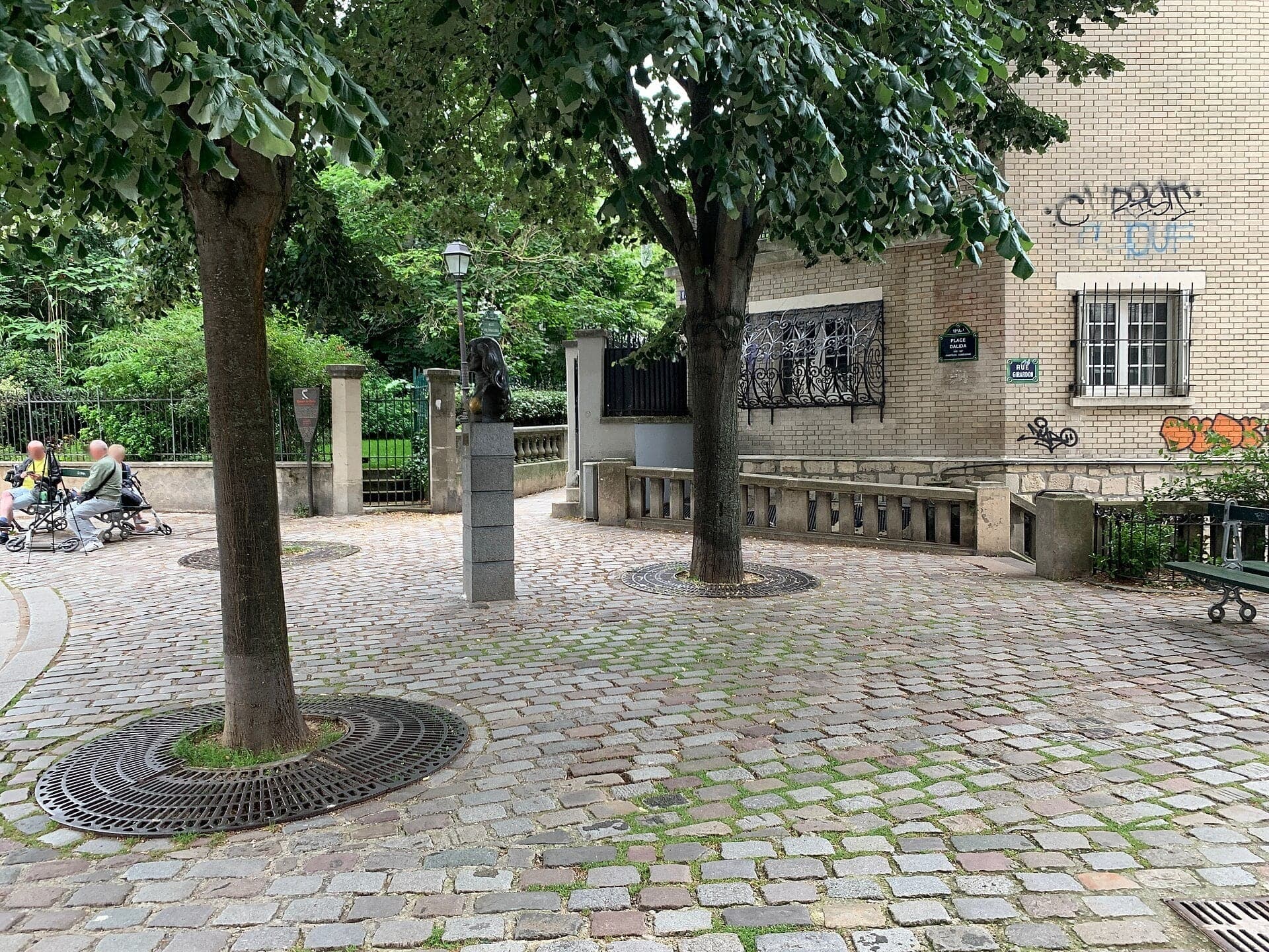 Place Dalida: First Sight of the Dome