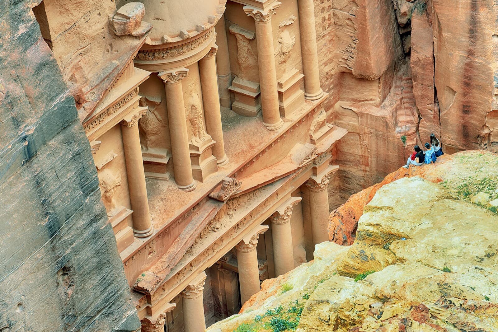Petra Travel Guide: Days, Transport, Tickets, and Safety