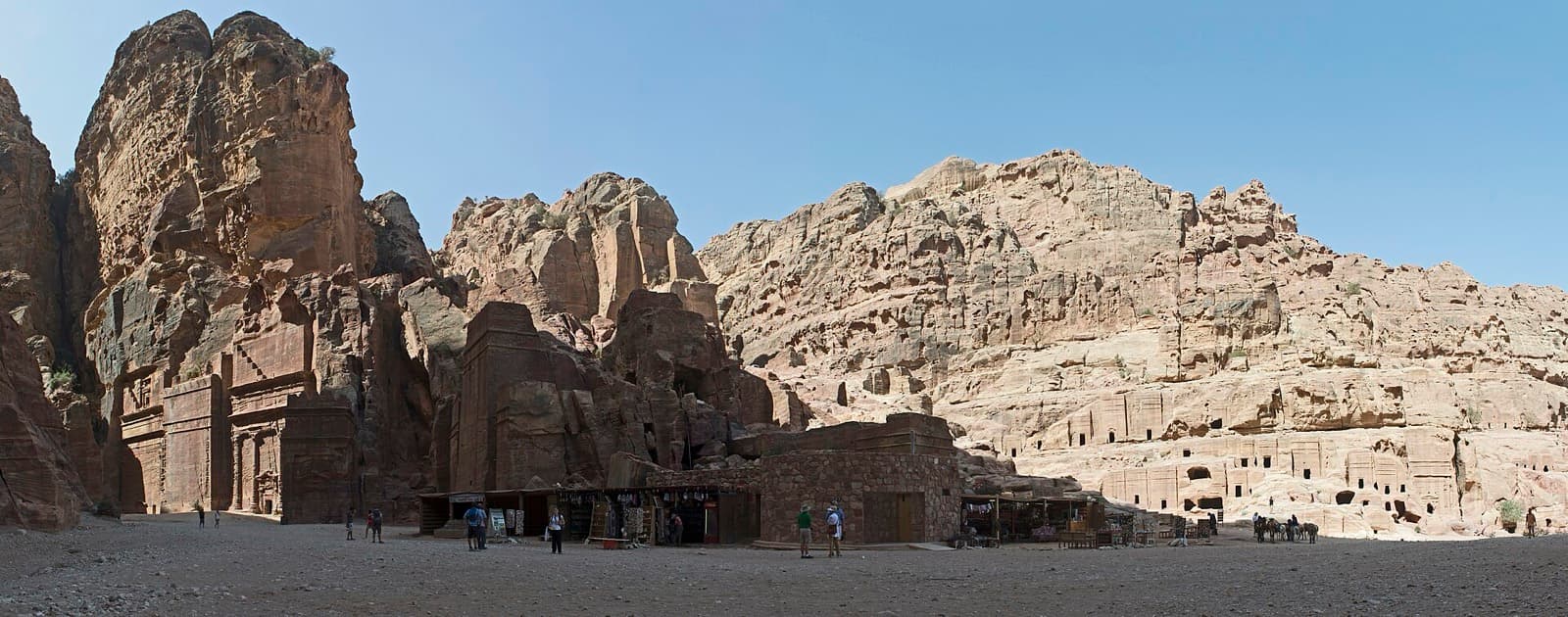 What to Eat in Petra: Mansaf, Zarb, and the Bedouin Table