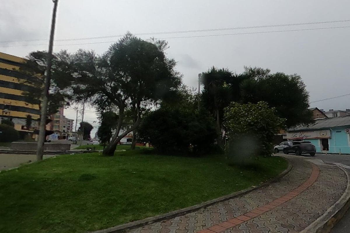 Plaza de la Floresta: The Suburb That Kept Its Scale