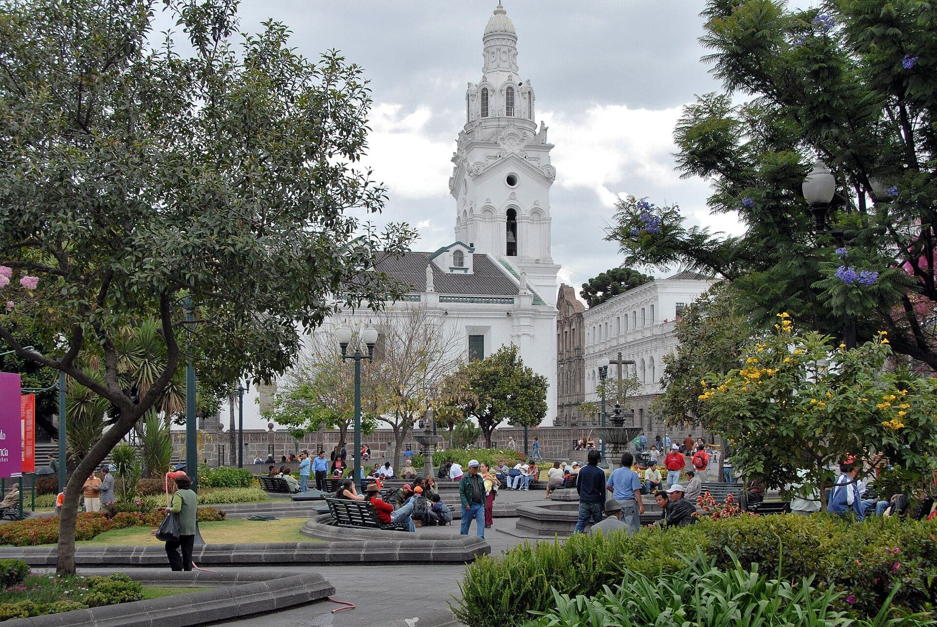 Plaza Grande: One Power on Each Side