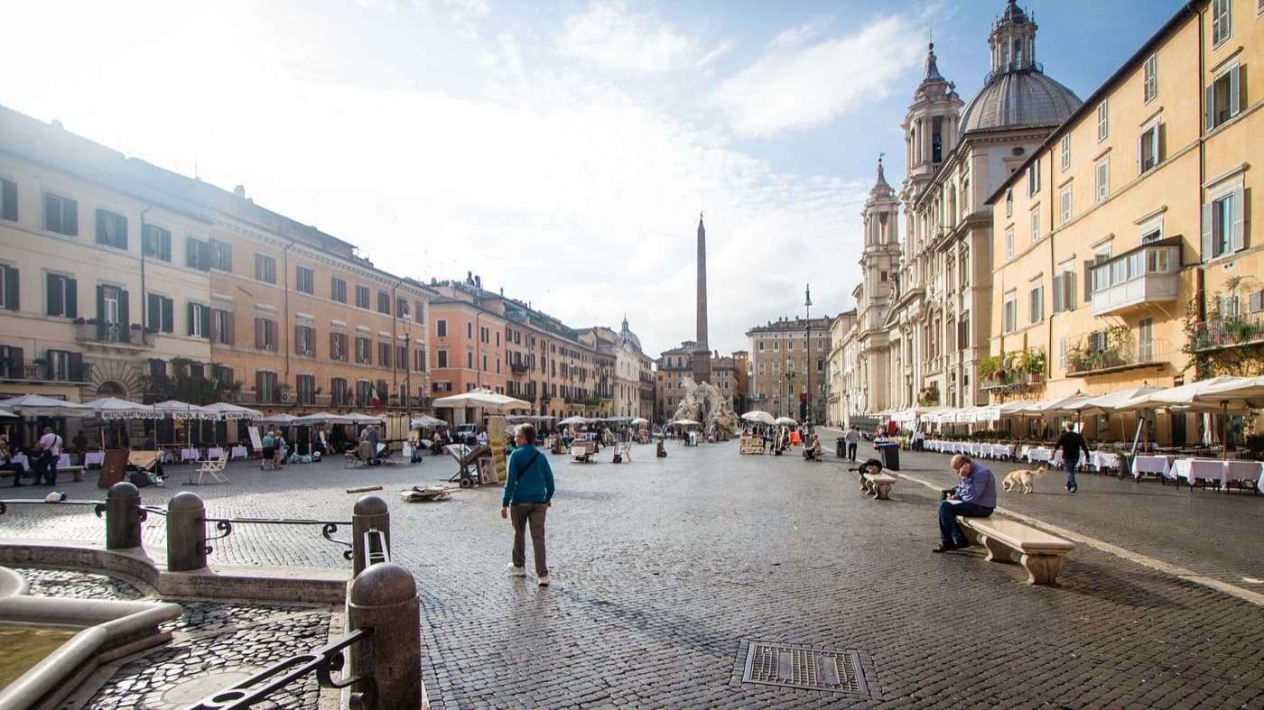 Piazza Navona: The Racetrack as Stage