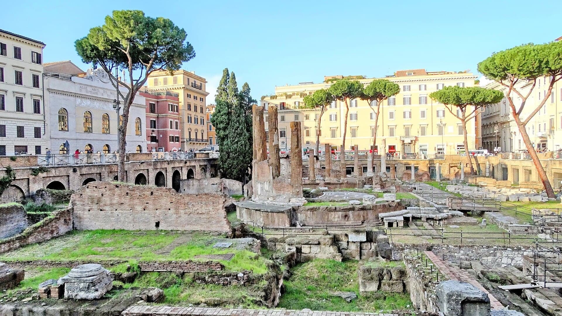 Largo di Torre Argentina: Temples in a Pit