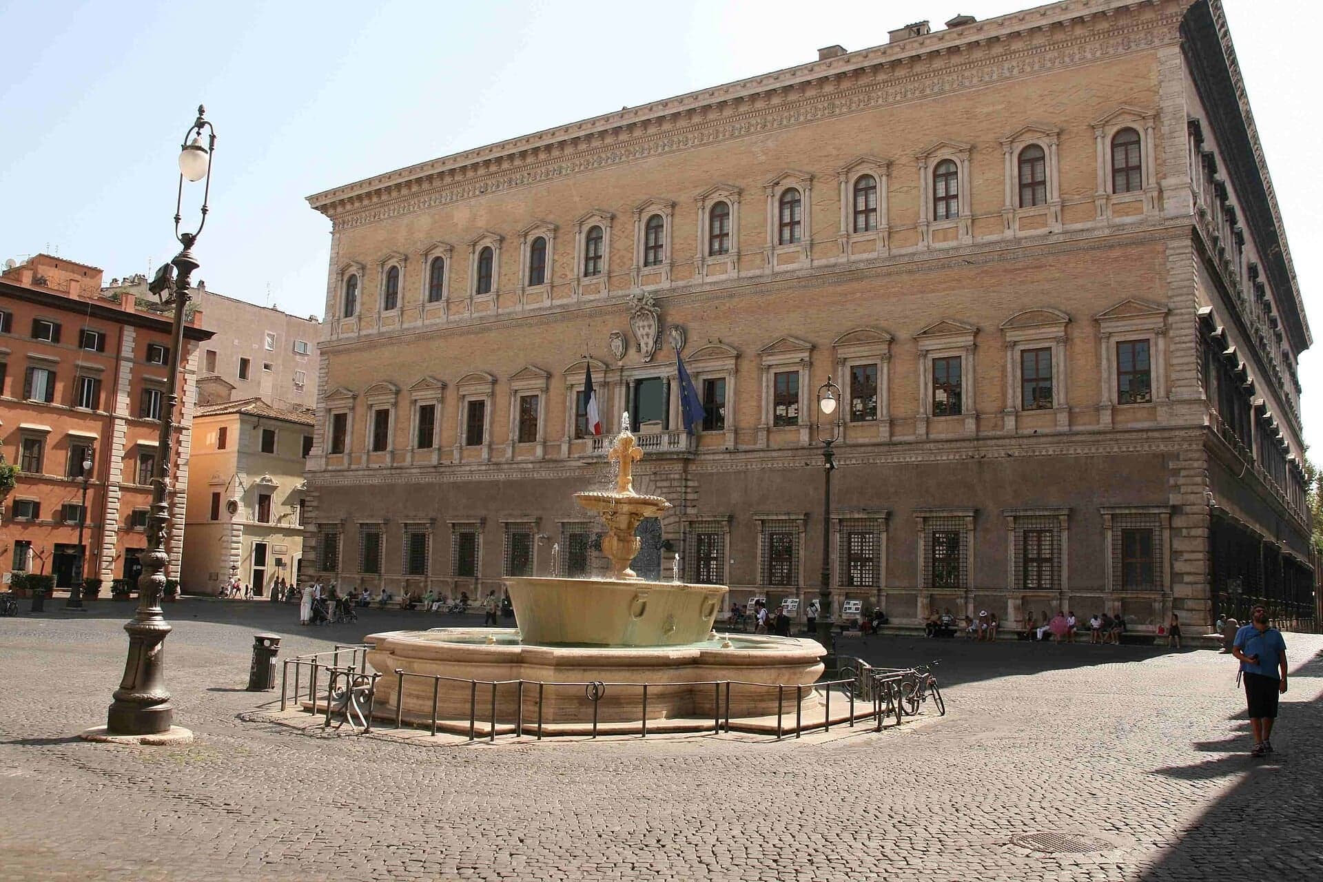 Piazza Farnese: Bath Tubs for Fountains