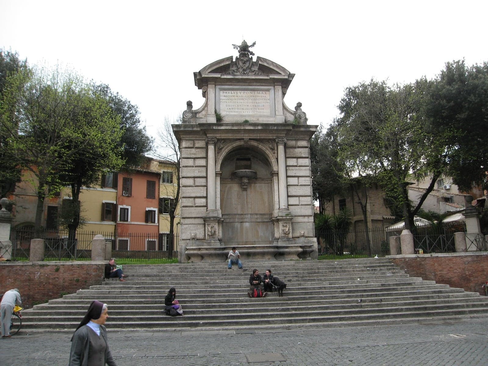 Piazza Trilussa: The Fountain That Crossed the River