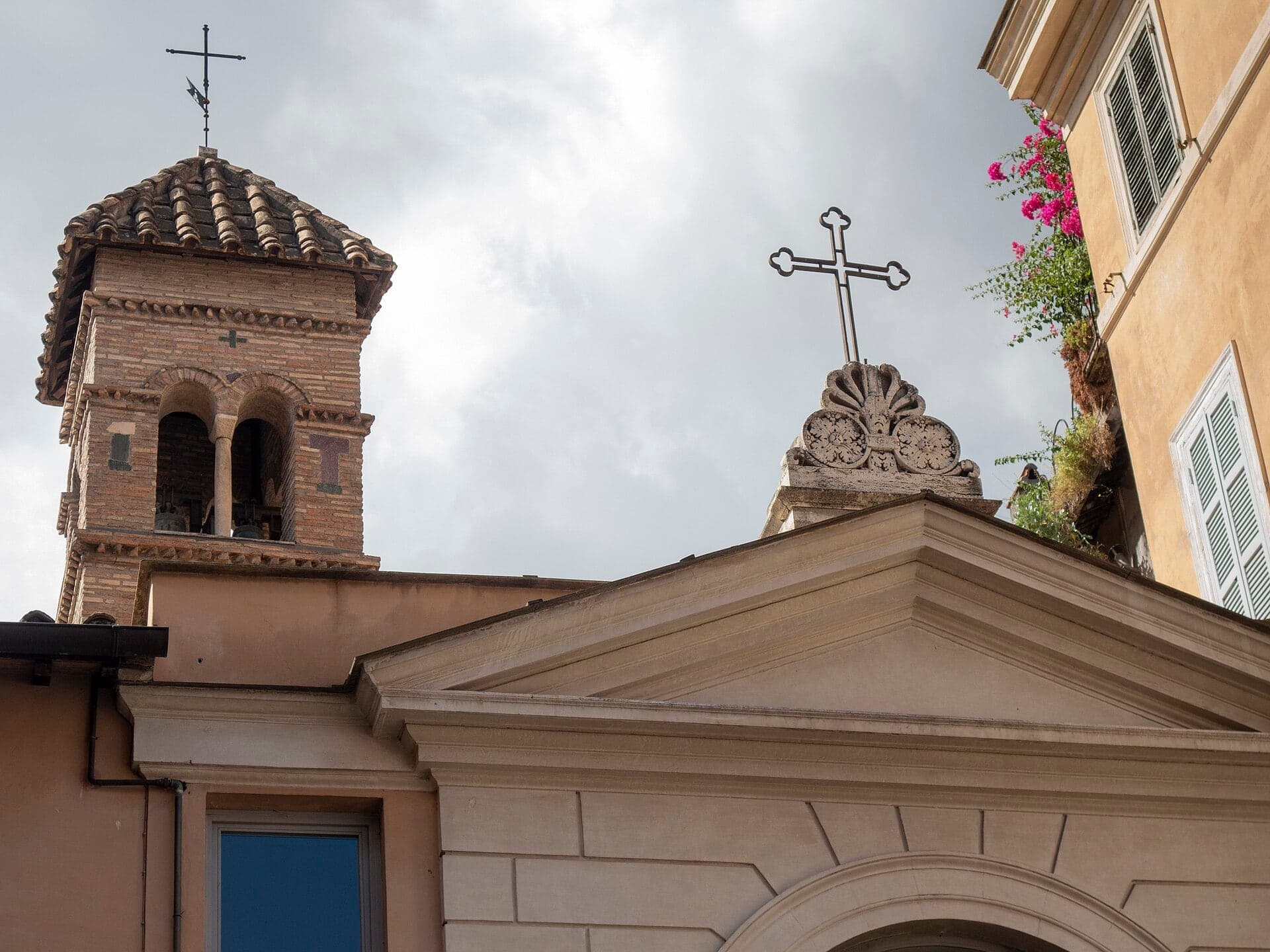 Piazza in Piscinula: The Tiniest Bell Tower