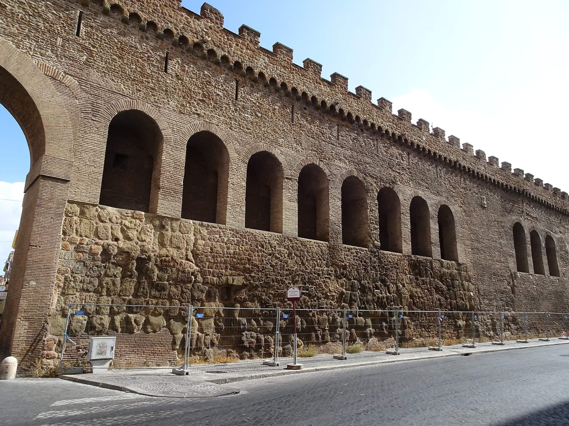 Passetto di Borgo: The Popes' Corridor
