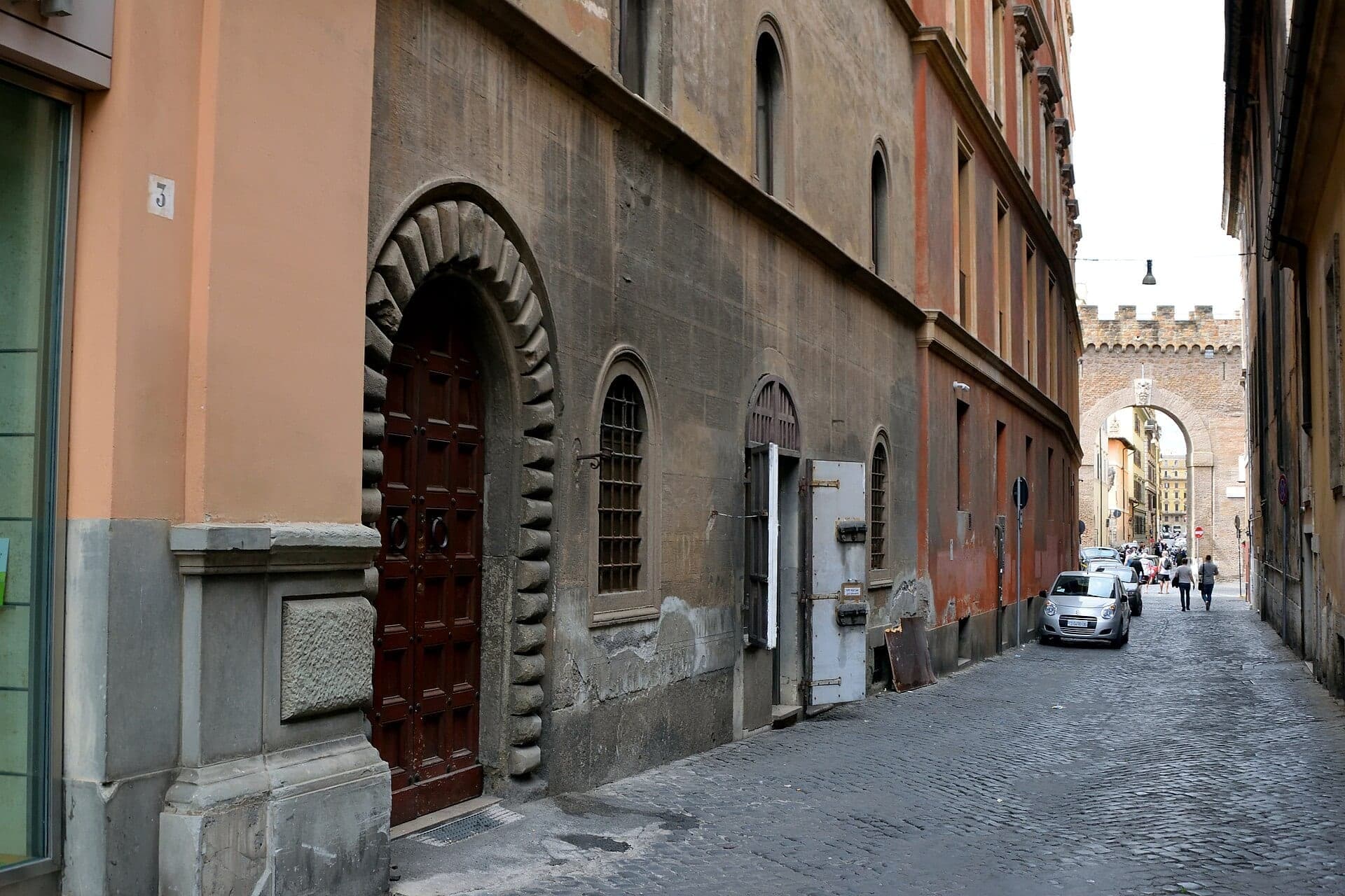 Vicolo del Campanile: The Old Scale