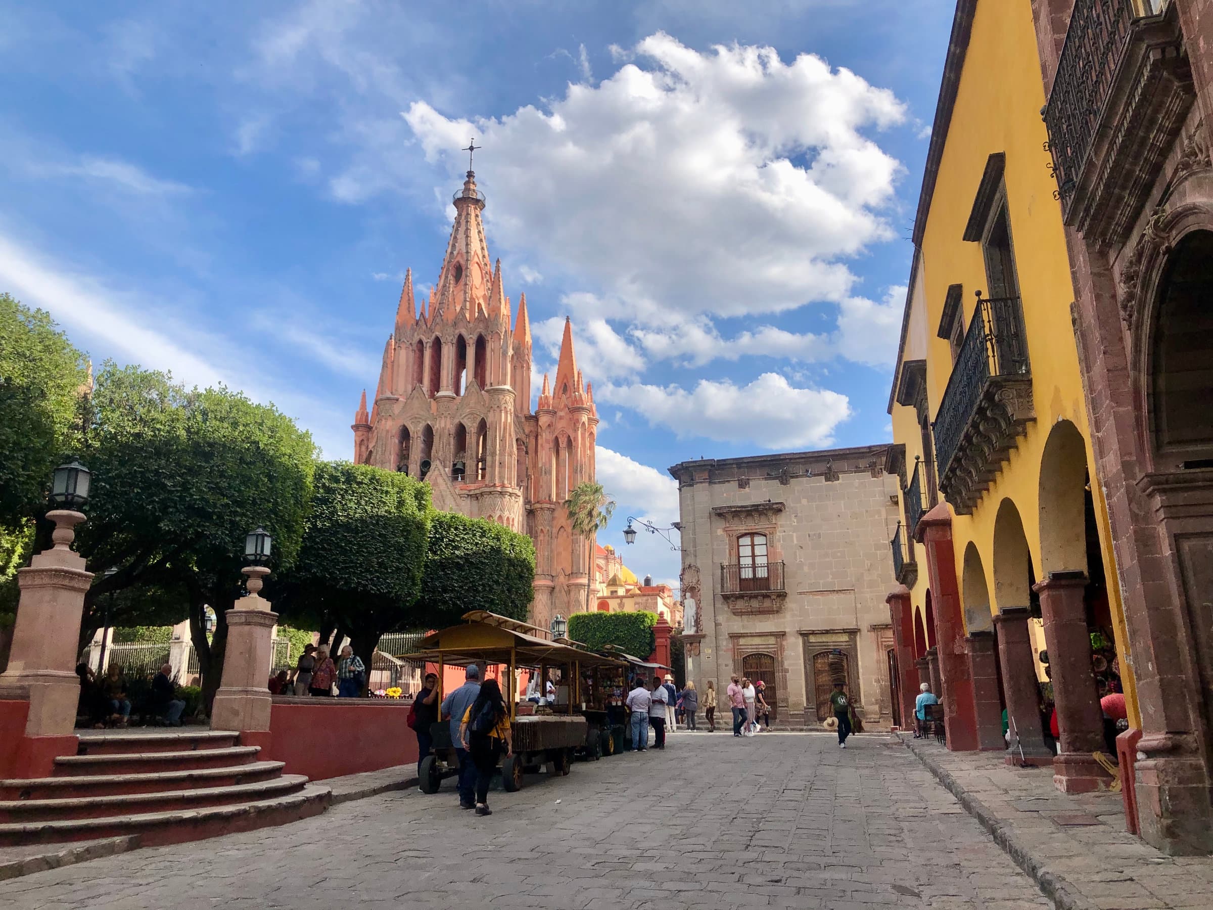 Jardín Principal: The Square That Turned Round