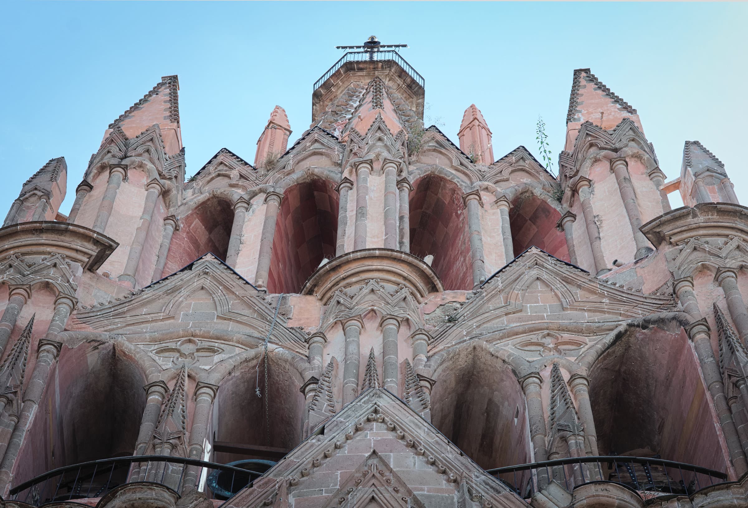 Parroquia: A Gothic Front Drawn in the Sand