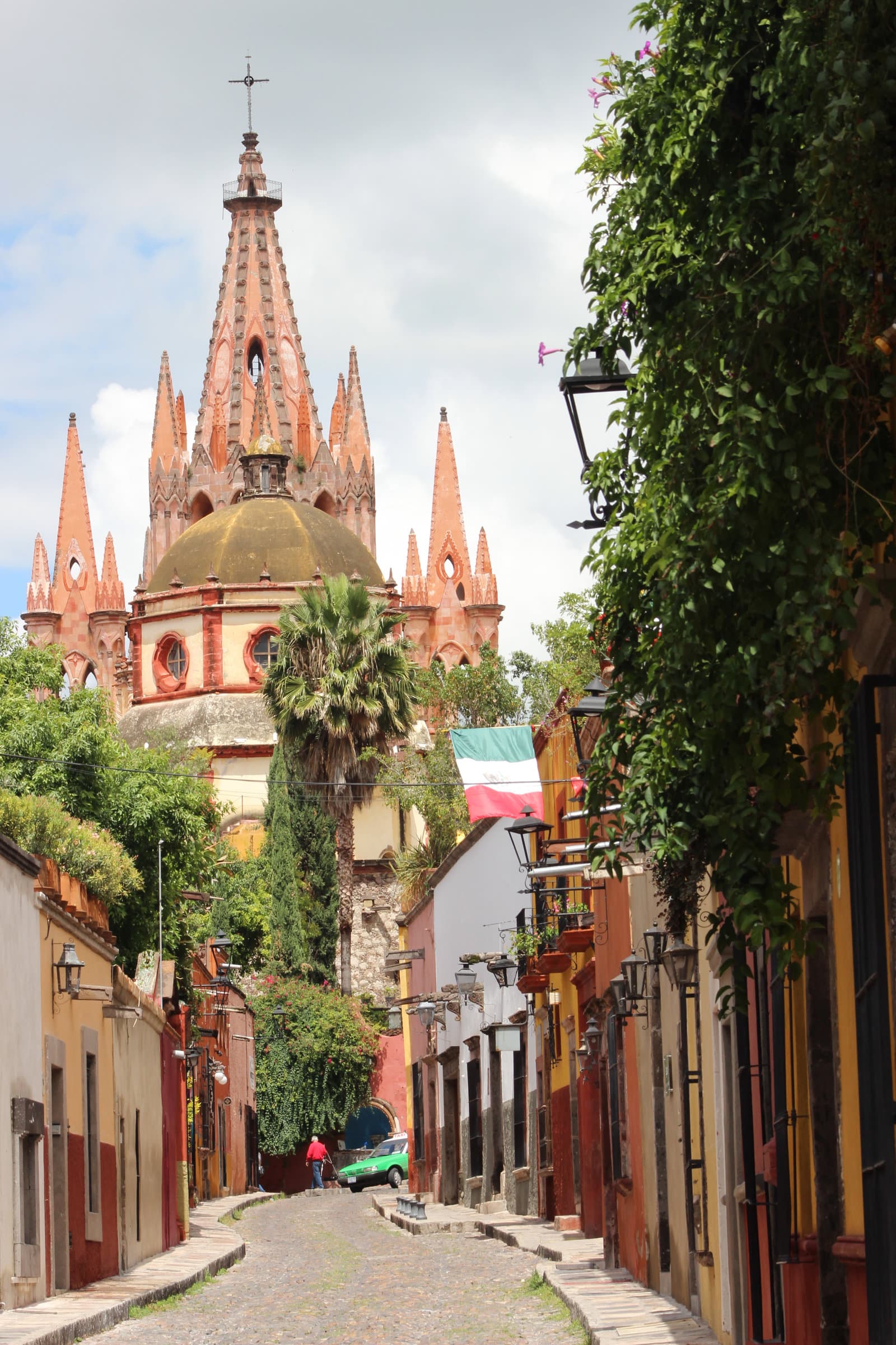 Calle Aldama: Reading a San Miguel Wall