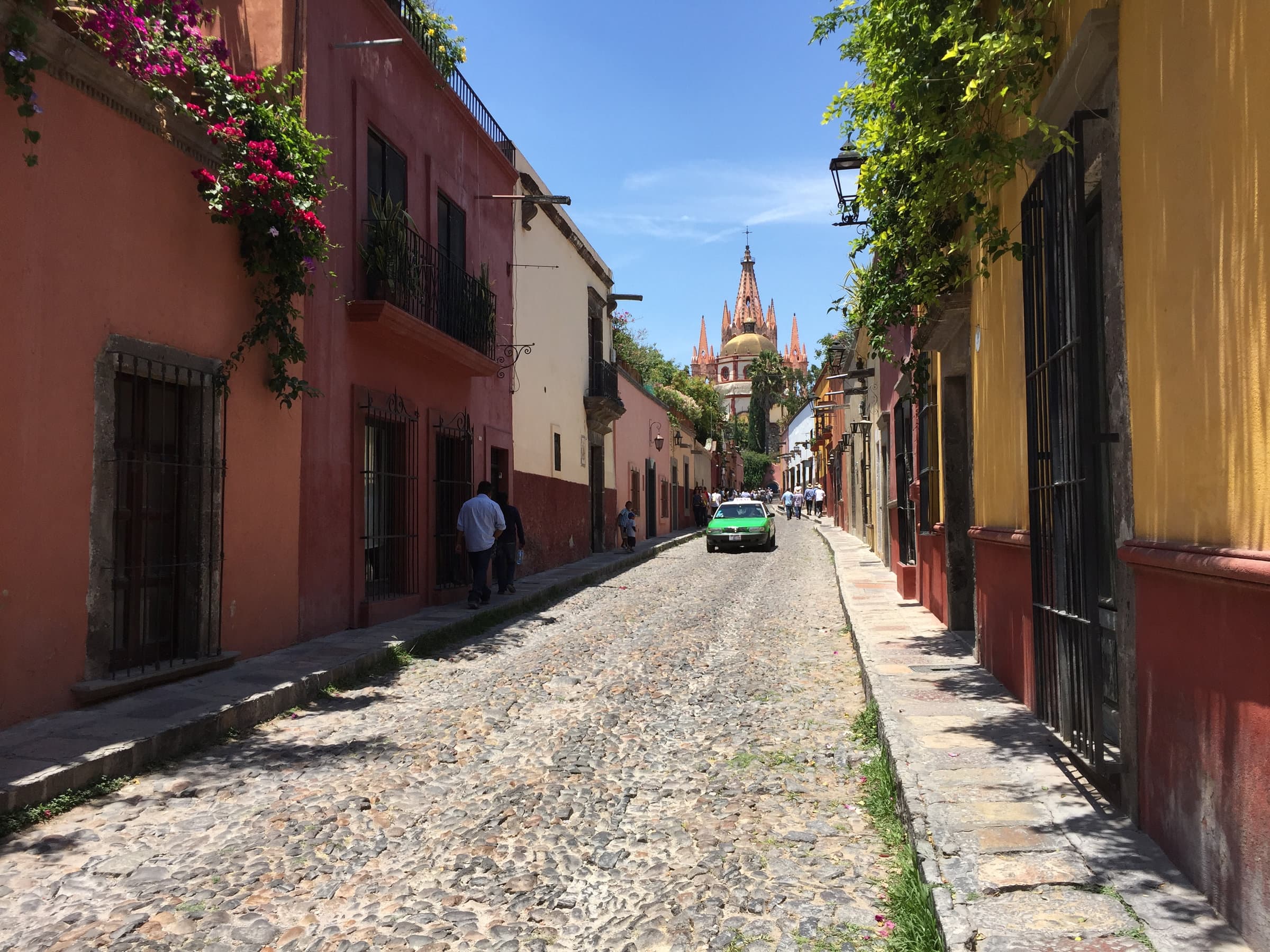 Calle Aldama: Reading a San Miguel Wall