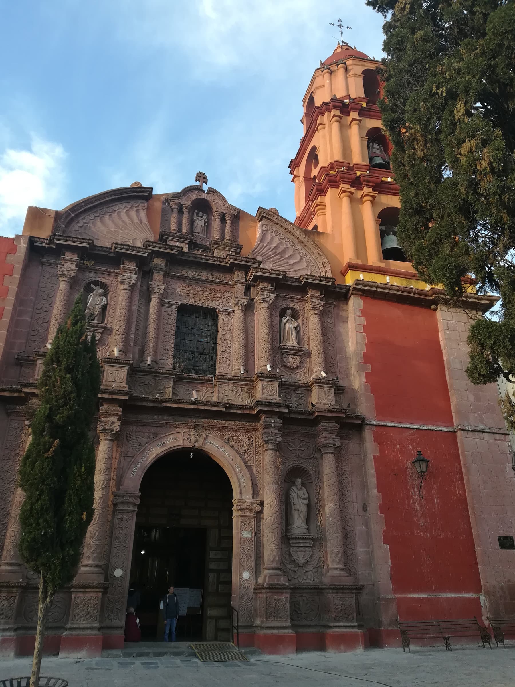 Oratorio and La Salud: Two Ways to Make a Front