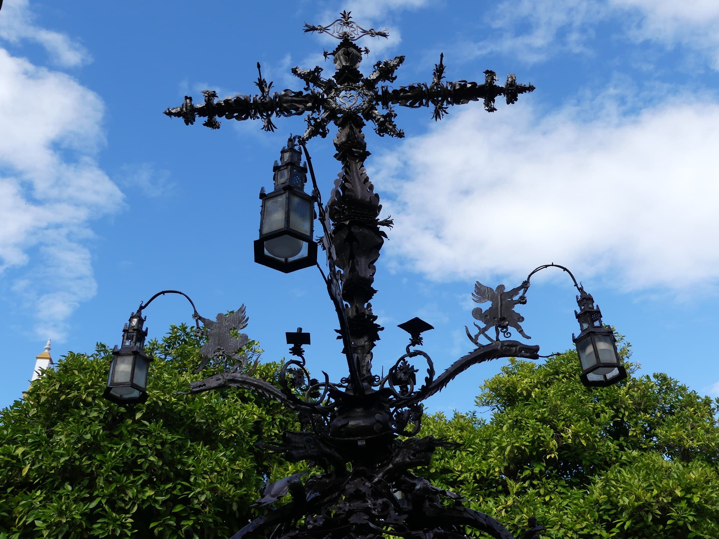 Plaza de Santa Cruz: The Cross That Arrived in 1918