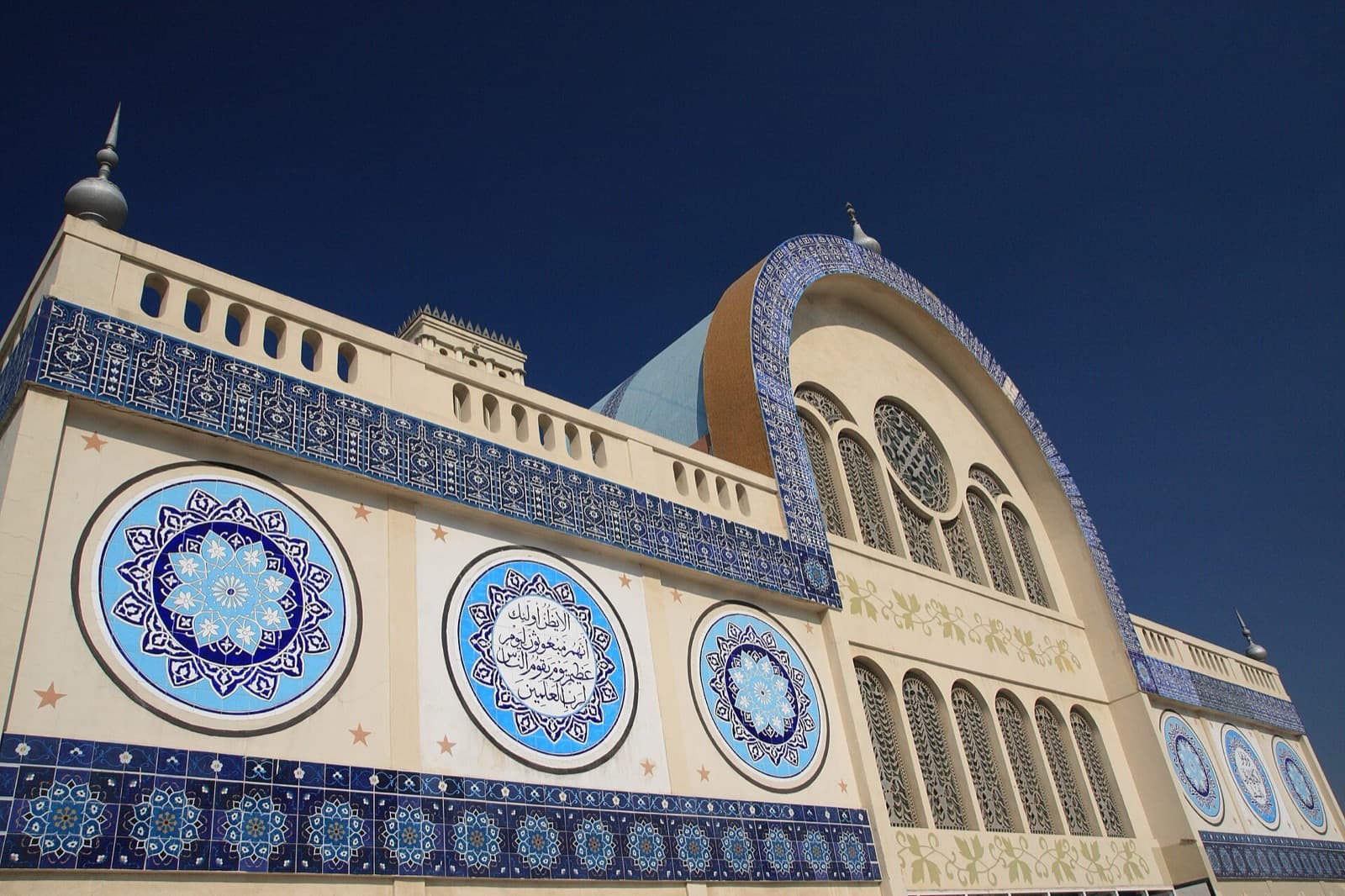 Sharjah Corniche & the Blue Souk: The Cultural Capital