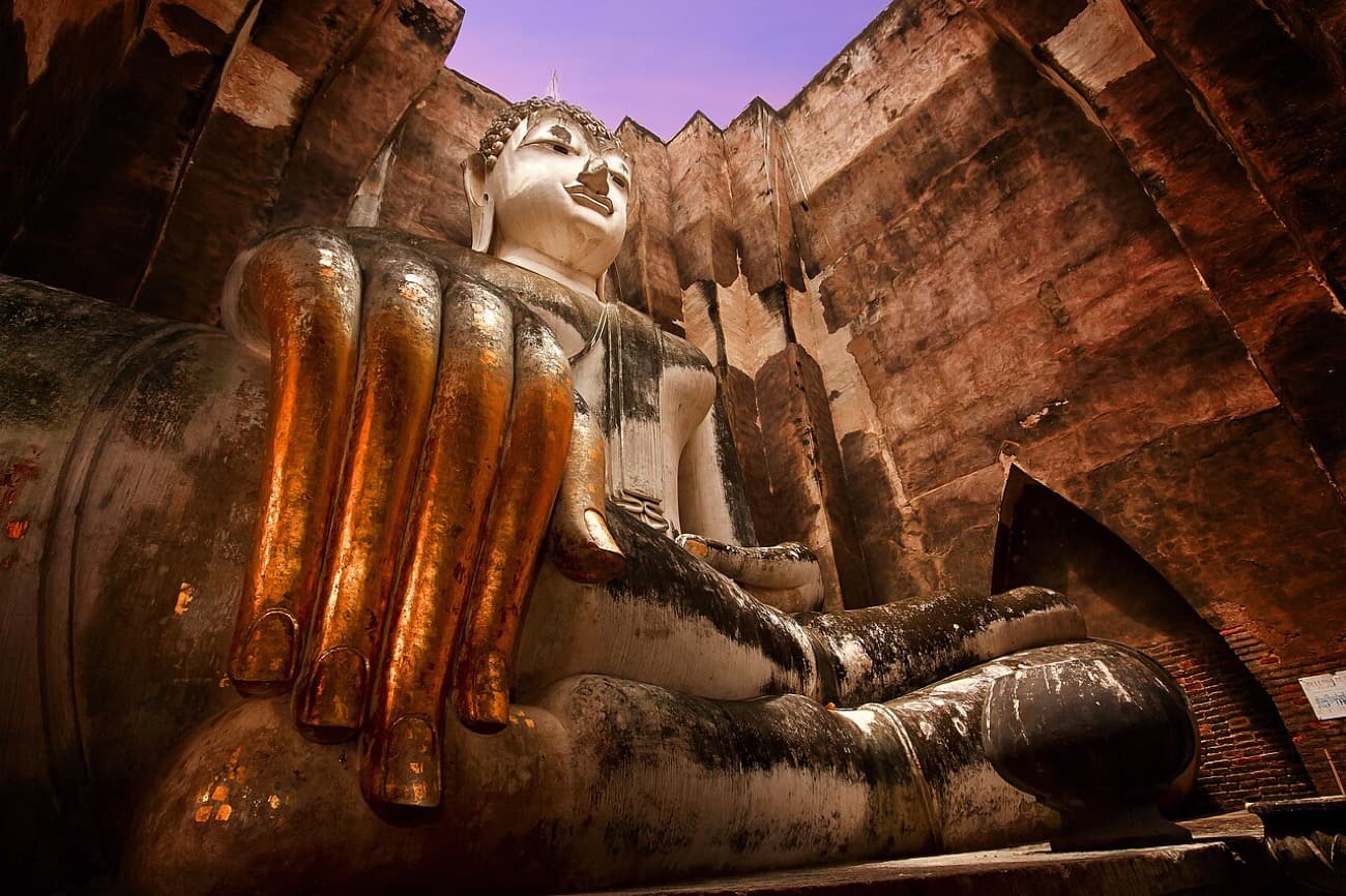 Wat Si Chum: The Watching Buddha
