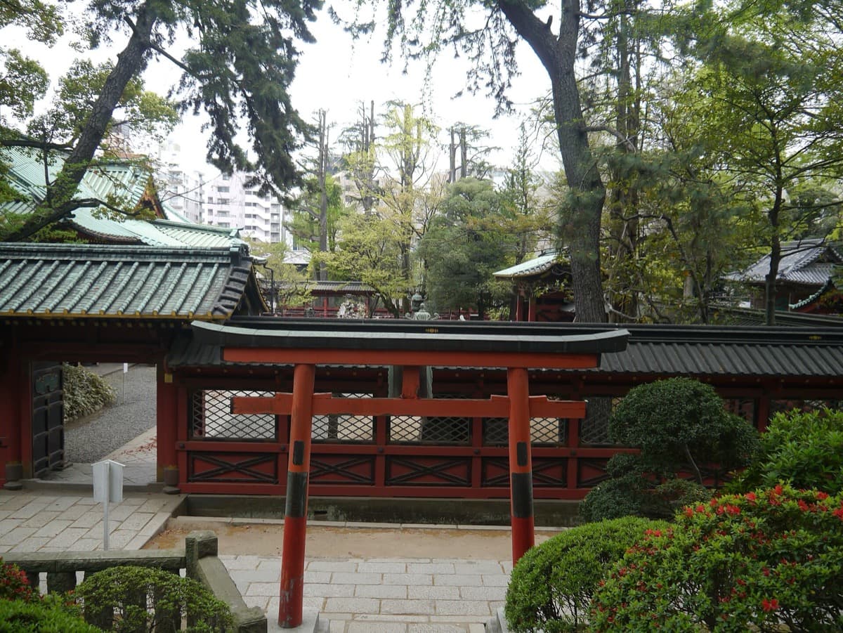 Nezu Shrine: The Buildings That Outlived the Shoguns