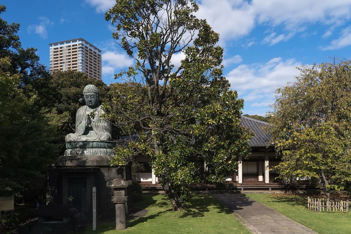 Tennoji: The Lottery Temple and Its Bronze Buddha