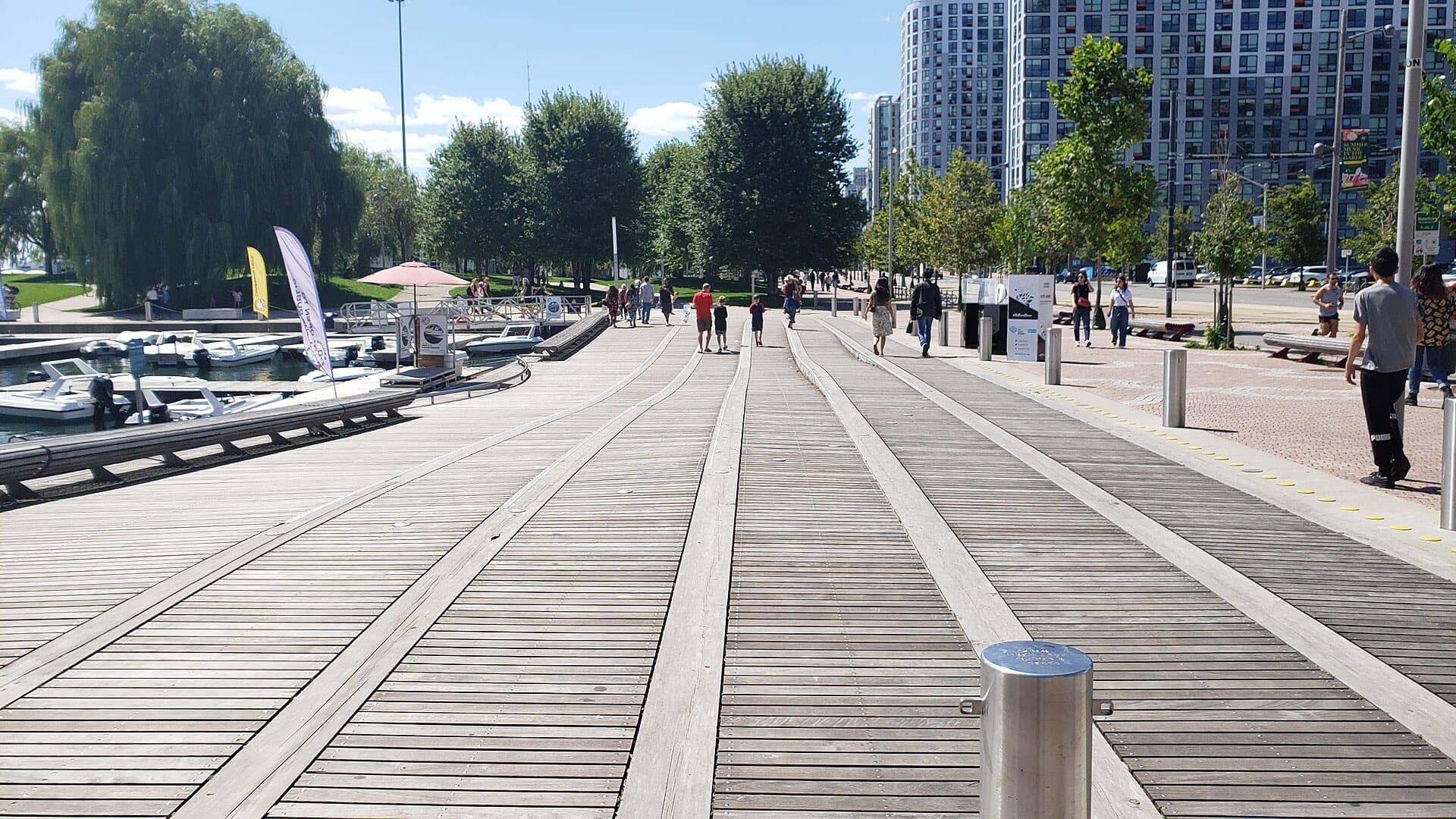 HTO Park and the Rees WaveDeck: A Beach on an Old Quay