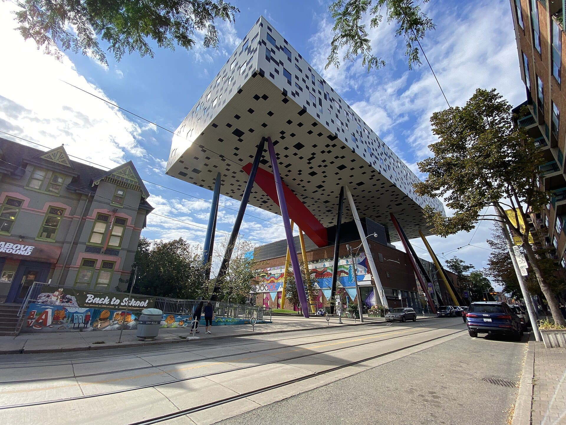 OCAD's Sharp Centre: The Tabletop on Stilts