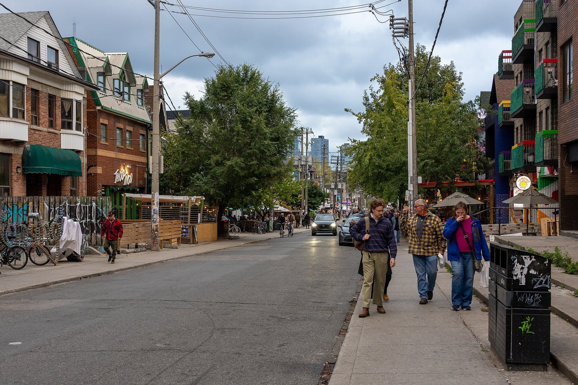 Augusta Avenue: Shops Over the Front Yards