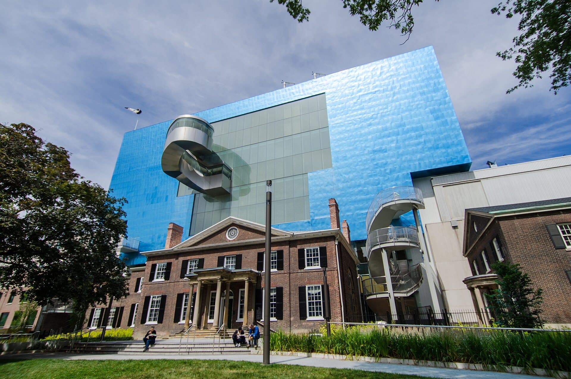 Art Gallery of Ontario: Gehry's Glass on Dundas